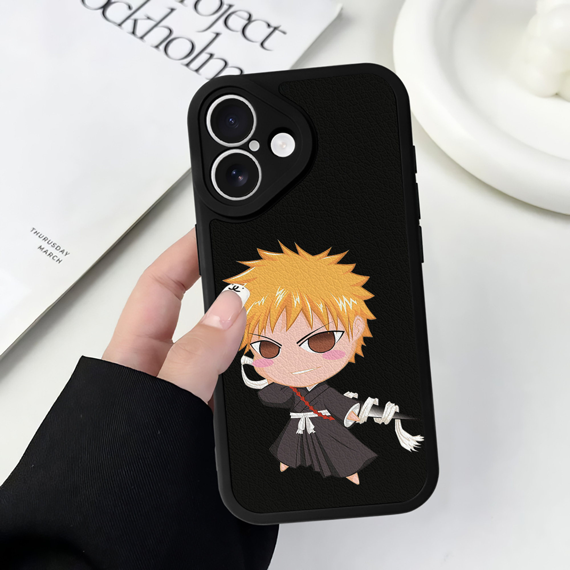 ブリーチ 黒崎一護（くろさき いちご）BLEACH Kurosaki Ichigo 【iPhone 16シリーズ対応】シリコンスマホケース（レザー調） 材質：シリコン